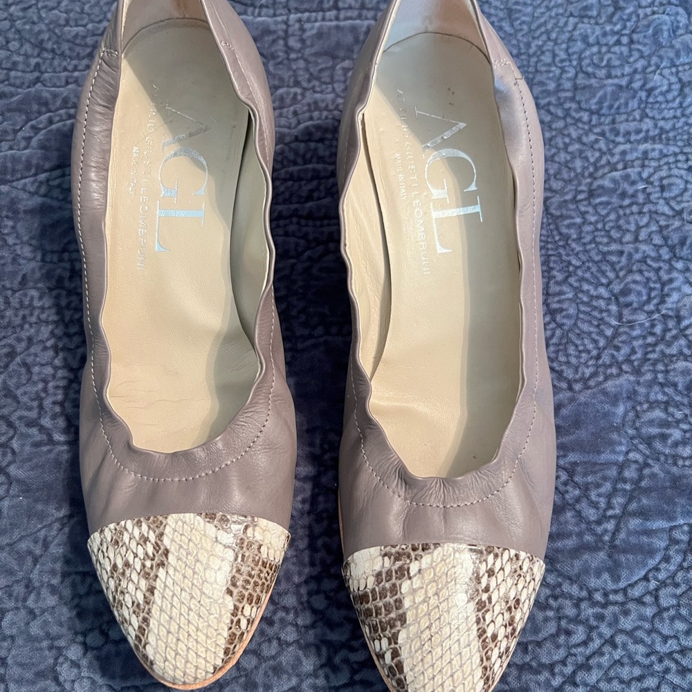 AGL Wedges. Size 40.5. Gray / Taupe with snake pattern